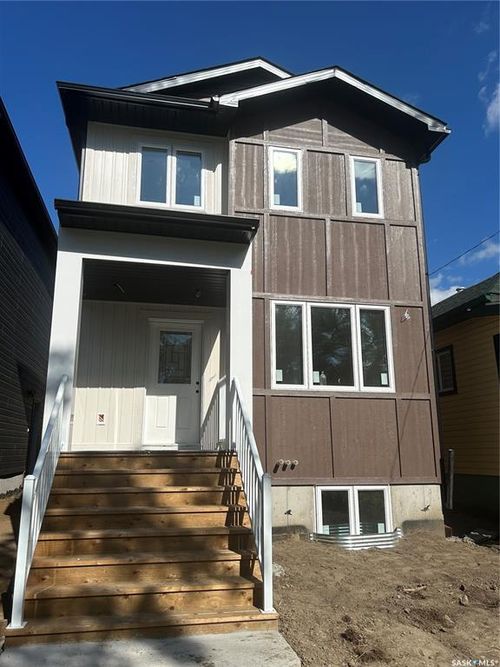 534 Av K N, Saskatoon, SK, S7L2M7 | Card Image