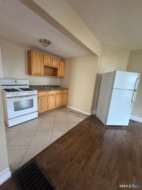 1f-49 Dover Street, Bridgeport, CT, 06610 | Card Image