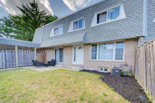 47-14 Williamsburg Rd, Kitchener, ON, N2E1W1 | Card Image