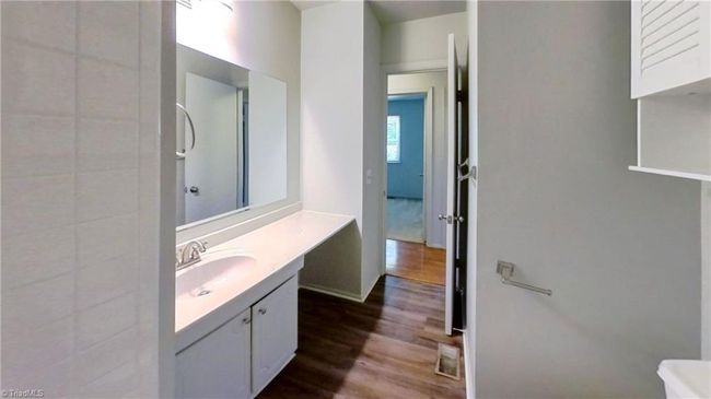 Upstairs/main floor bathroom | Image 9