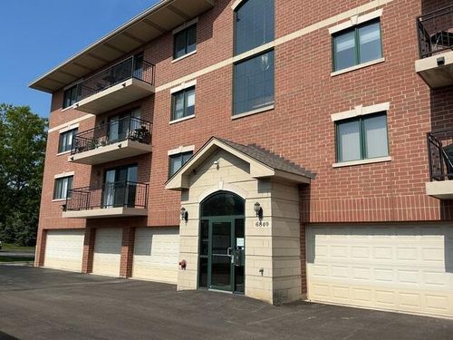 301-6840 W Winding Trl, Oak Forest, IL, 60452-5219 | Card Image