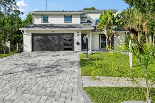 7324 Phillips St, SARASOTA, FL, 34243-1424 | Card Image