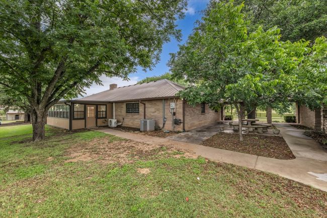 15796 Chapel Rd, Home with 4 bedrooms, 3 bathrooms and null parking in Lorena TX | Image 6