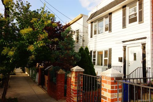 2-52-83 72nd Pl, Maspeth, NY, 11378-1515 | Card Image