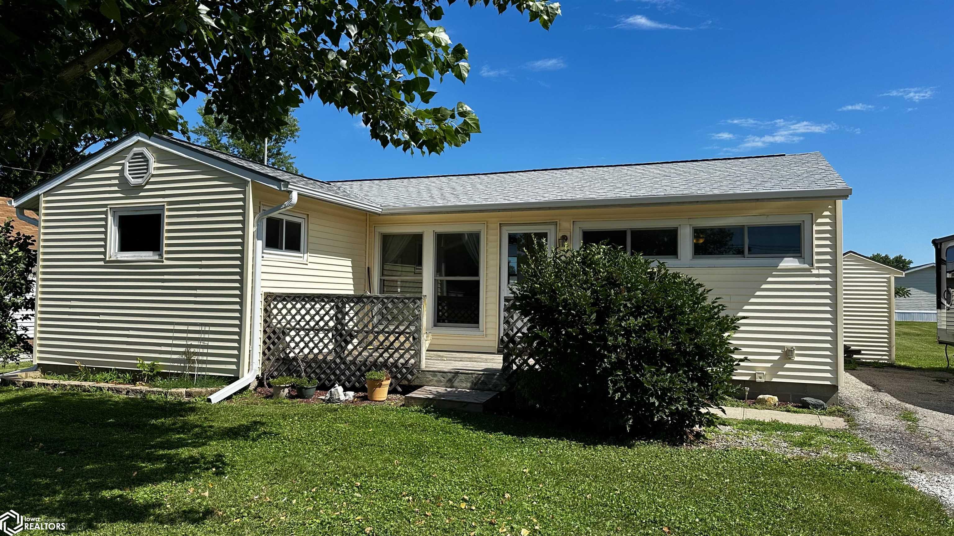 Davis Ave, Grinnell, IA 50112