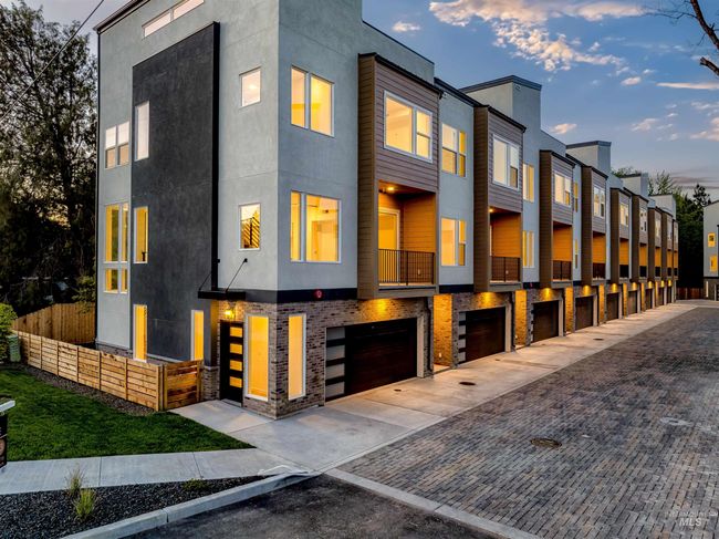 2007 S Makar Ln, Townhouse with 3 bedrooms, 4 bathrooms and 2 parking in Boise ID | Image 4