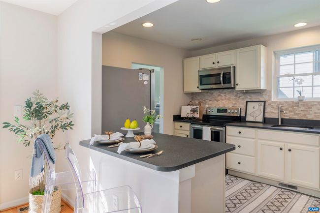 324 8 Th St Nw, House other with 3 bedrooms, 3 bathrooms and null parking in CHARLOTTESVILLE VA | Image 8