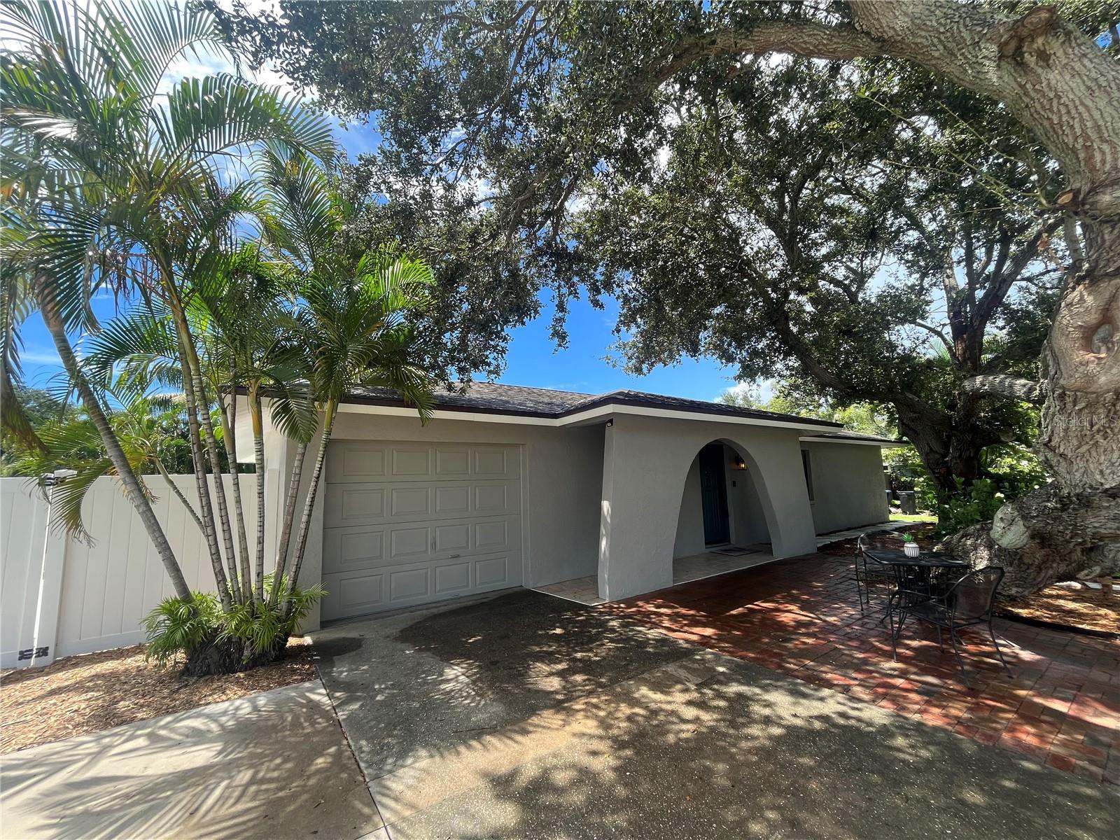 Island Date Cir, Sarasota, FL 34232