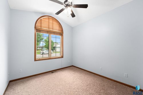 7205 S Heatherridge Ave Avenue, Sioux Falls, SD, 57108 | Card Image