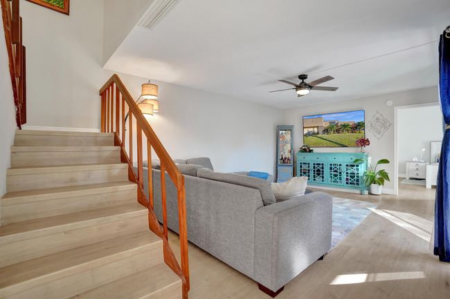 804 Waterview Dr, Condo with 3 bedrooms, 3 bathrooms and null parking in Palm Springs FL | Image 9