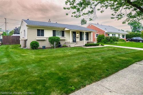 47337 Winthrop St, Shelby Twp, MI, 48317-2966 | Card Image