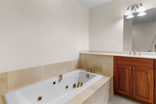 37 Cutter Ln, Condo with 3 bedrooms, 4 bathrooms and 4 parking in Tiverton RI | Image 20