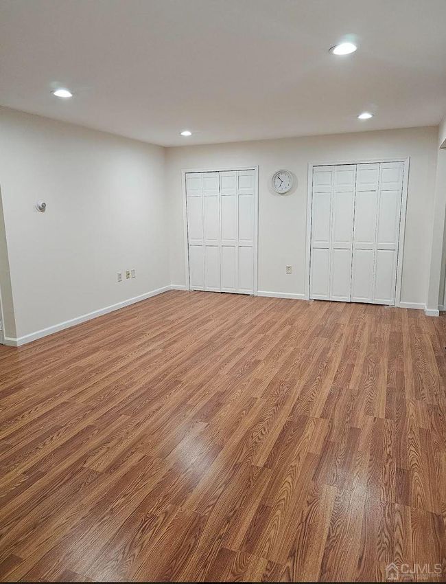 32 Woodedge Ave, Townhouse with 2 bedrooms, 1 bathrooms and null parking in Edison NJ | Image 6