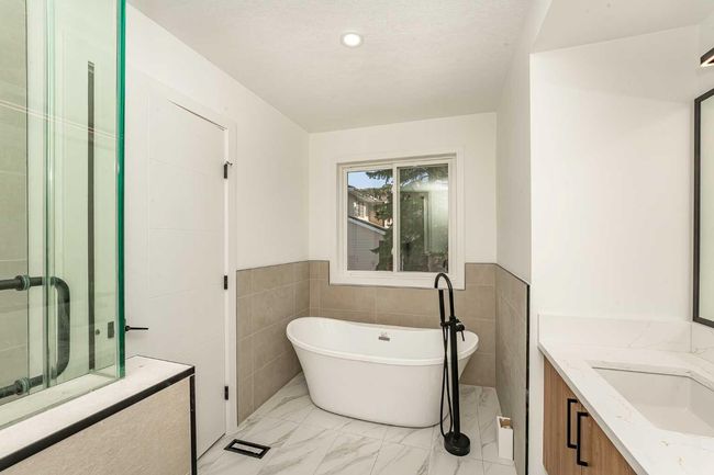 135 Sandringham Rd Nw, House other with 4 bedrooms, 4 bathrooms and 4 parking in Calgary AB | Image 11