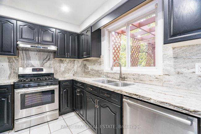 17 Carmichael Crt, House other with 4 bedrooms, 4 bathrooms and 4 parking in Orillia ON | Image 10