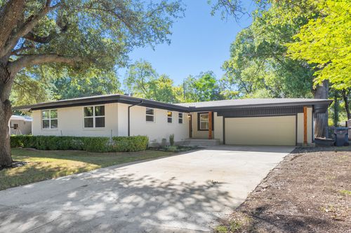 917 Blossom Cir, Garland, TX, 75041-2950 | Card Image
