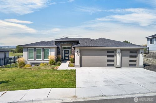 1320 W Pax Court, Sunnyside, WA, 98944 | Card Image