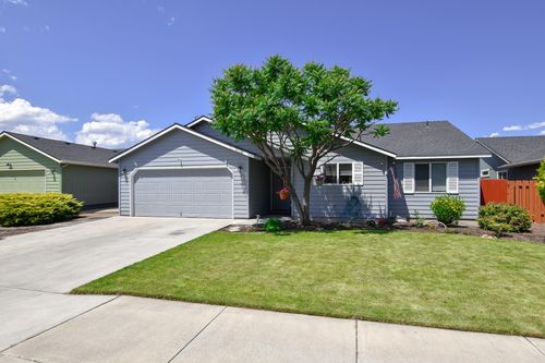 735 Ne Oak Pl, Redmond, OR, 97756-8573 | Card Image