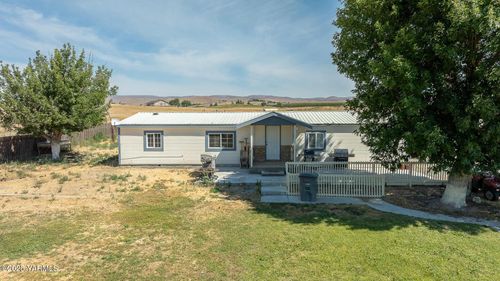 1311 W Huntzinger Rd, Selah, WA, 98942-9028 | Card Image