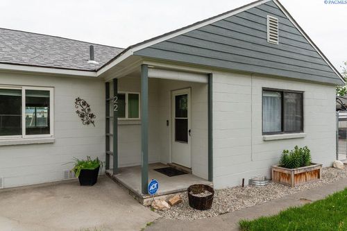 22 N Williams St, Kennewick, WA, 99336-2237 | Card Image
