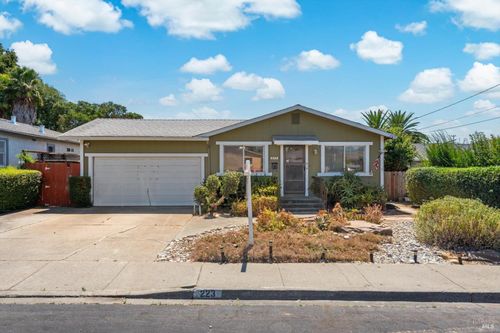 223 W Carolyn Dr, American Canyon, CA, 94503-1065 | Card Image
