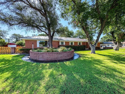 1102 N Avenue G, Haskell, TX, 79521-3633 | Card Image