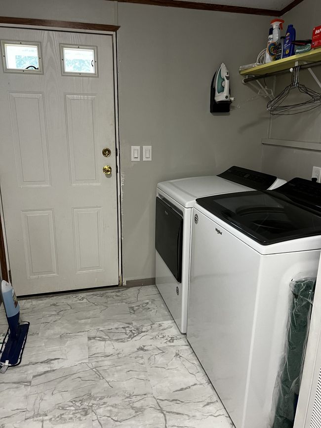 Laundry room to third deck. | Image 12