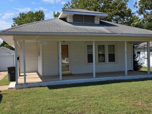 1021 N 3rd St, Arkansas City, KS, 67005-1553 | Card Image
