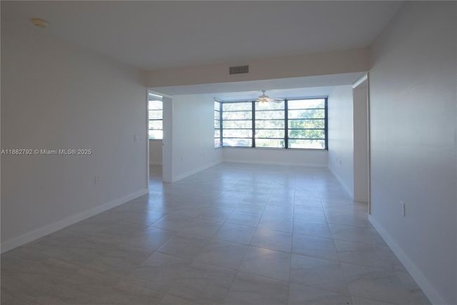 APT-201 - 1717 Whitehall Dr, Condo with 2 bedrooms, 2 bathrooms and null parking in Davie FL | Image 9