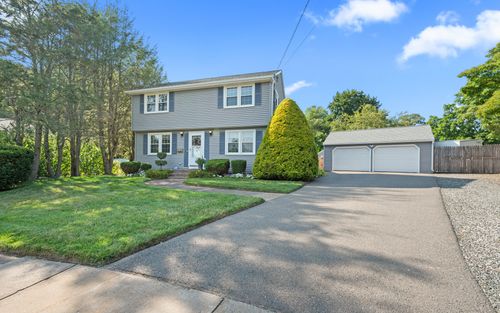 35 Kane Rd, Manchester, CT, 06040-6216 | Card Image