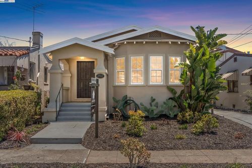 2512 67th Ave, Oakland, CA, 94605-2332 | Card Image