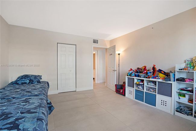 APT-704 - 1155 Brickell Bay Dr, Condo with 3 bedrooms, 2 bathrooms and null parking in Miami FL | Image 37