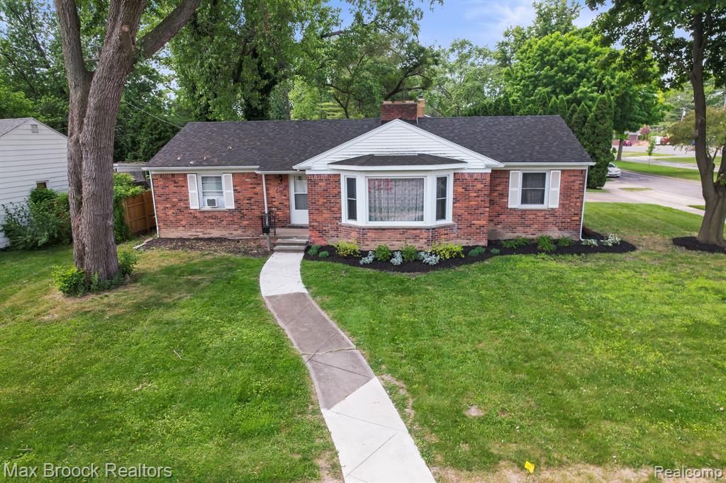 Crooks Rd, Royal Oak, MI 48073