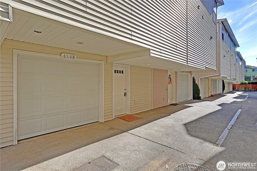 b-8518 Midvale Ave N, Seattle, WA, 98103-4032 | Card Image