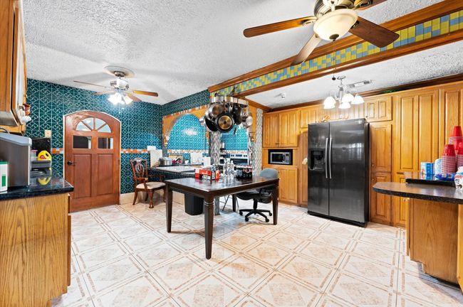 707 Doncrest St, House other with 7 bedrooms, 5 bathrooms and 4 parking in Channelview TX | Image 8