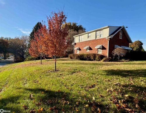 105 E Pioneer Ave, Shenandoah, IA, 51601-2438 | Card Image