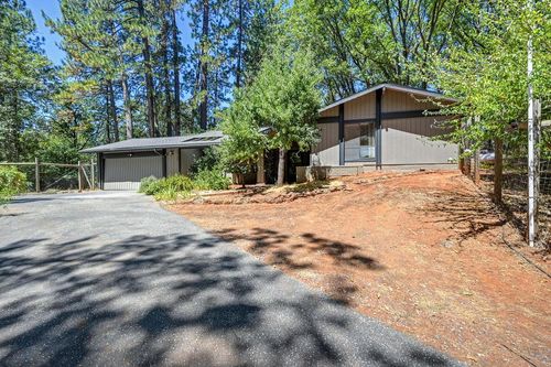 15798 Tippy Way, Grass Valley, CA, 95949-6819 | Card Image