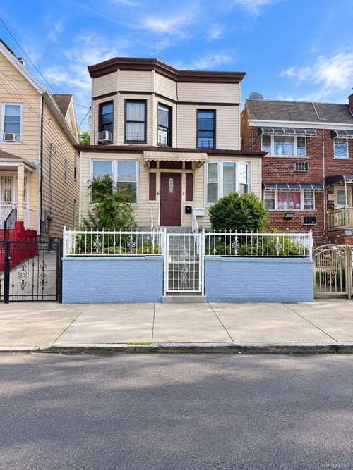 732 E 223rd St, Bronx, NY, 10466-4204 | Card Image