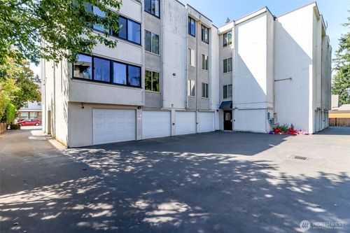 204-132 N 132nd St, Seattle, WA, 98133-7328 | Card Image