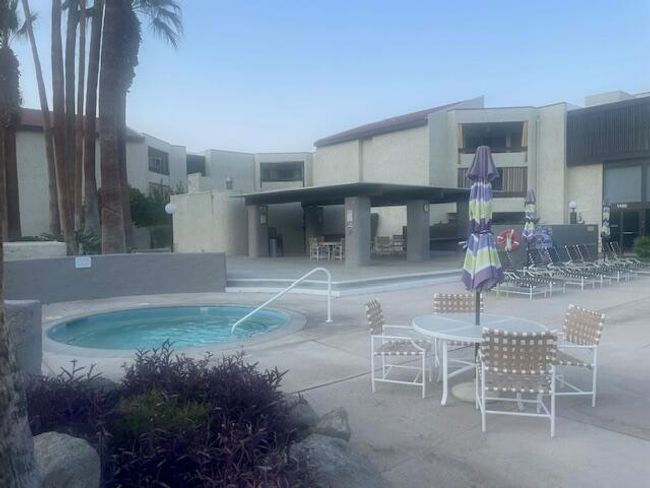 Large Community Spa | Image 40