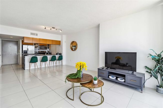 APT-4604 - 1750 N Bayshore Dr, Condo with 1 bedrooms, 1 bathrooms and null parking in Miami FL | Image 5