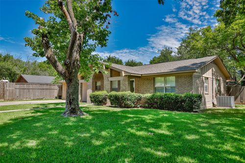 2003 Oneal St, Gainesville, TX, 76240-3715 | Card Image