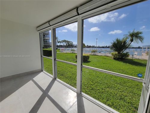 apt-r110-3010 Marcos Dr, Aventura, FL, 33160-2551 | Card Image