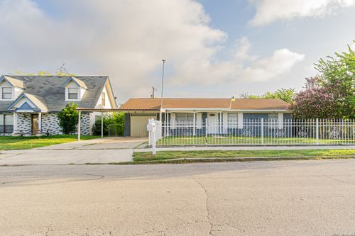7823 Bronco Ln, San Antonio, TX, 78227-3443 | Card Image