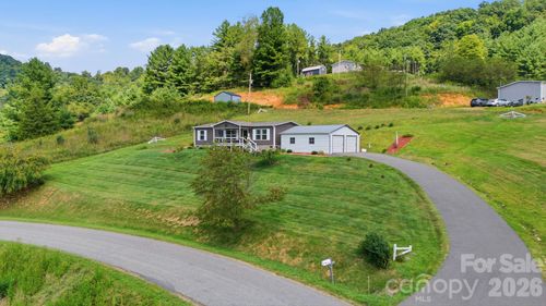 582 John Henry Rd, Burnsville, NC, 28714-5250 | Card Image