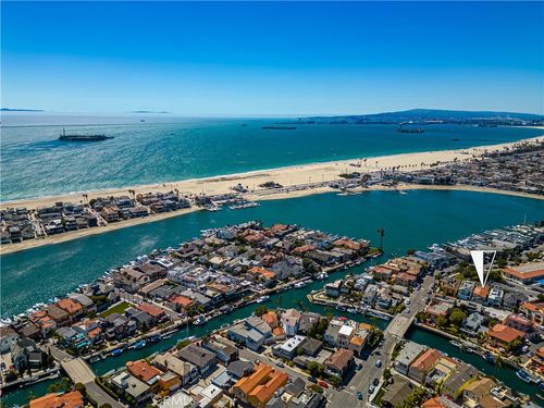 111 Geneva Walk, Long Beach, CA, 90803-3917 | Card Image