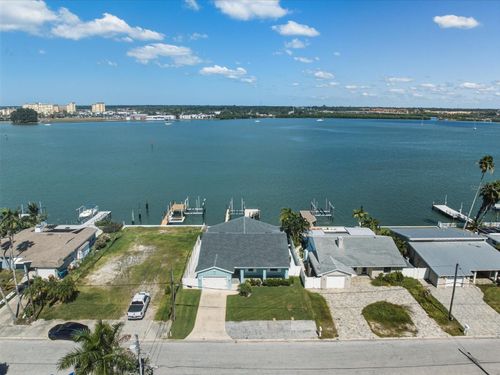 828 Bay Point Dr, MADEIRA BEACH, FL, 33708-2317 | Card Image
