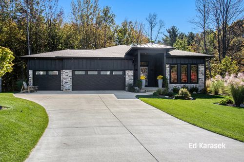 54-6115 Masters Ln, Saugatuck, MI, 49453-9477 | Card Image