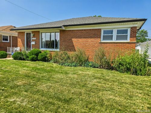 25325 San Rosa Dr, Saint Clair Shores, MI, 48081-3825 | Card Image