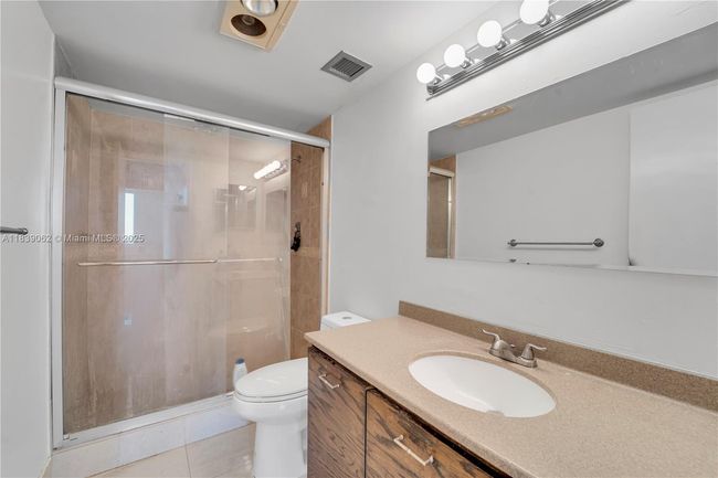 APT-704 - 919 Hillcrest Dr, Condo with 2 bedrooms, 2 bathrooms and null parking in Hollywood FL | Image 12